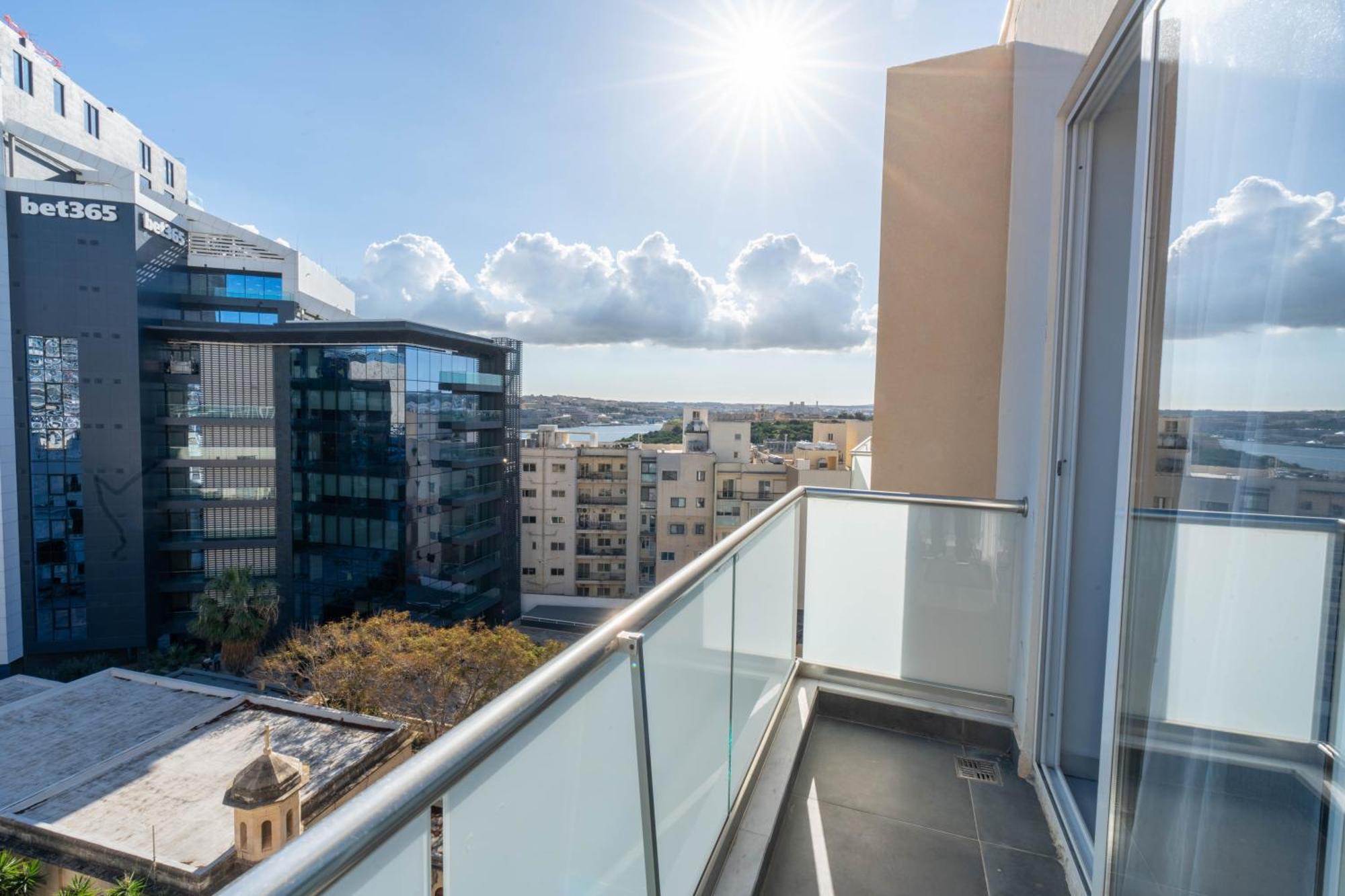Apartment A25 - 5 Mins Walk To Valletta Ferry - Shopping Mall And Bay By Quicktrips